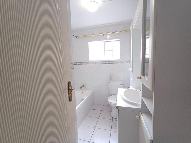 Charming Duplex Living in Sought-After Bromhof – Perfect for Families - Photo 9