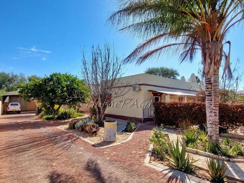 Omaruru:  Riverside Home with 2 flats is for Sale - Photo 2