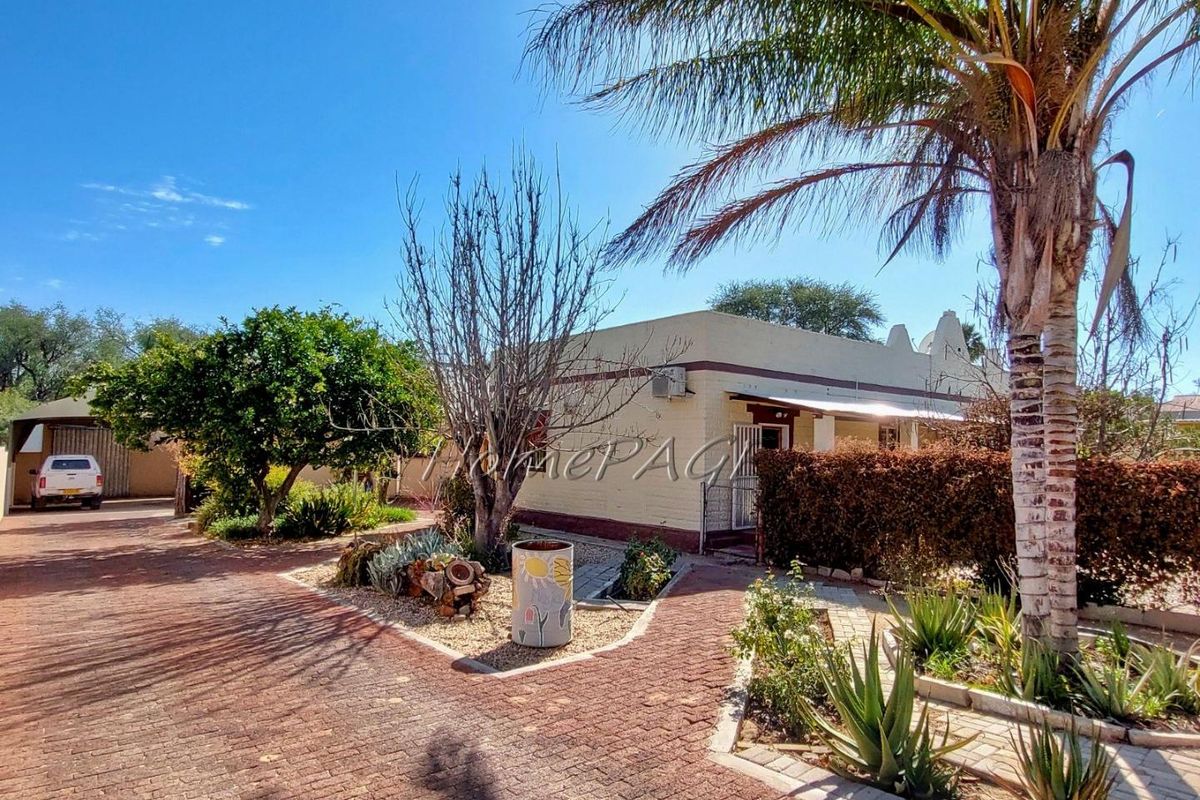 Omaruru:  Riverside Home with 2 flats is for Sale - Photo 2