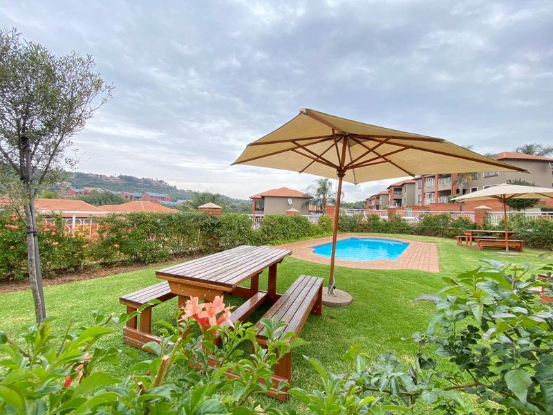 Pet-Friendly Ground Floor Unit with Private Garden in Glenvista - Photo 4