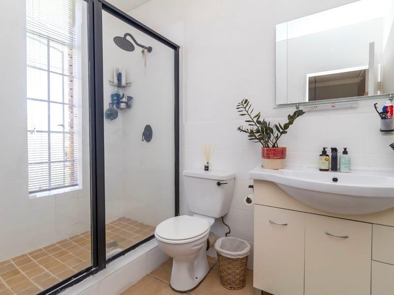 Well Priced Ground Floor Unit - Photo 7