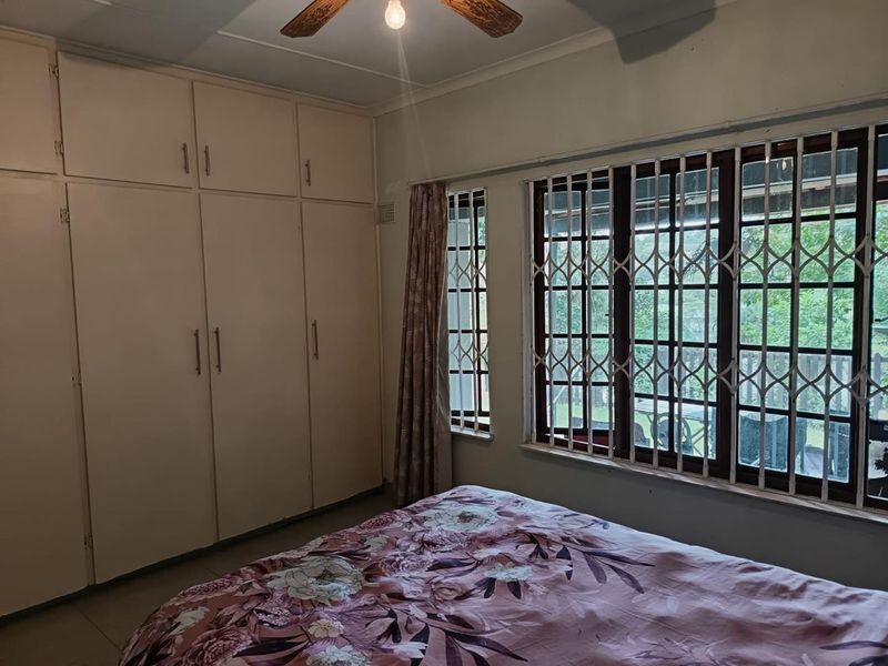 This 2 Bedroom house for sale in Amanzimtoti, Looking for a free-standing, pet friendly Townhouse in a good area! - Photo 8
