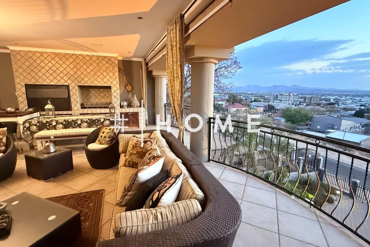 Mansion with breathtaking city views! - Photo 2