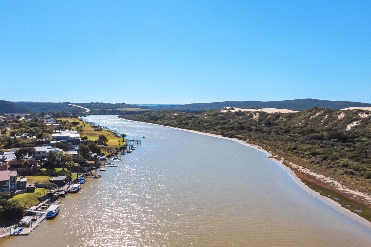 Directors Home For Sale - Photo 2