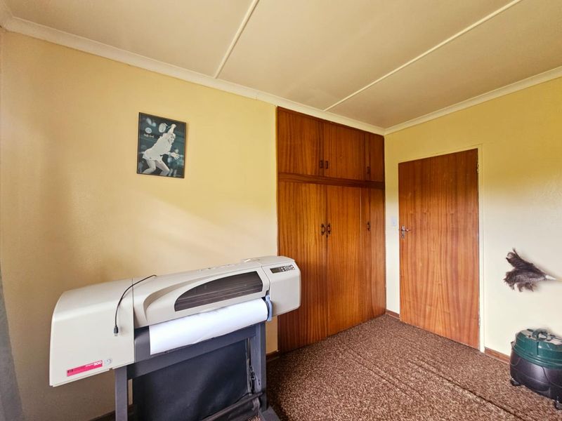 Your Perfect Family Haven: 4 Beds, Ample Space - Photo 8