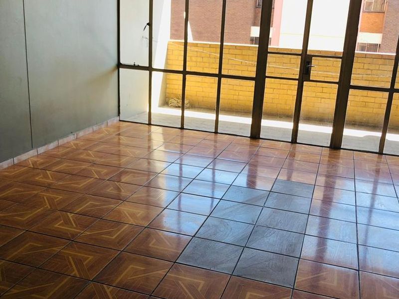 Explore Ideal Living: Security & Convenience Combined! - Photo 5