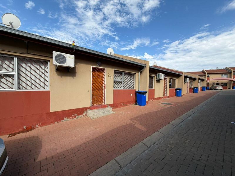 2 Bedroom Flat For Sale - Peneyambeko Court - Photo 3