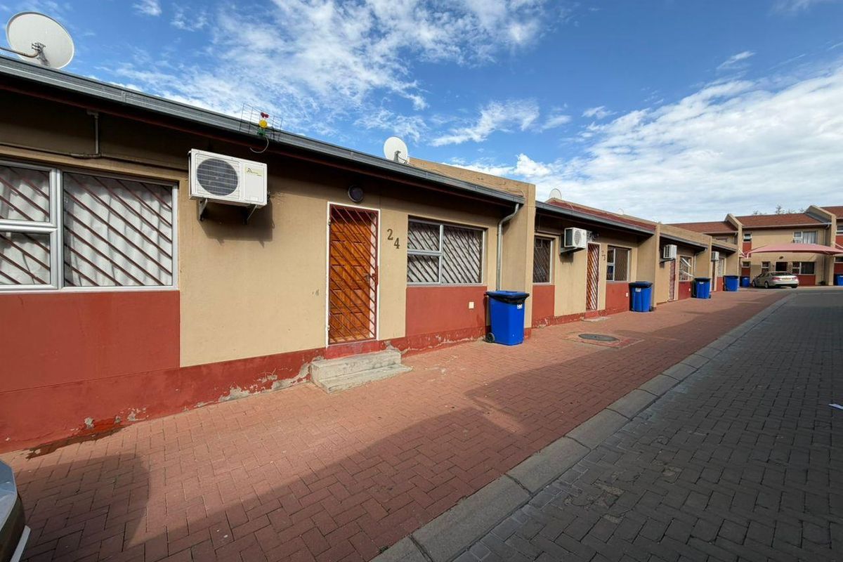 2 Bedroom Flat For Sale - Peneyambeko Court - Photo 3