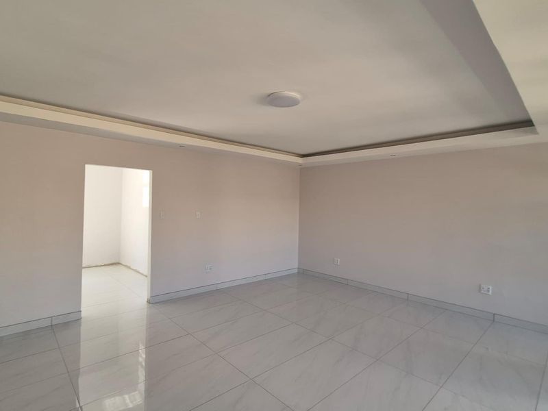 Ultra Modern Family Home for Rent in Kleine Kuppe - Photo 10