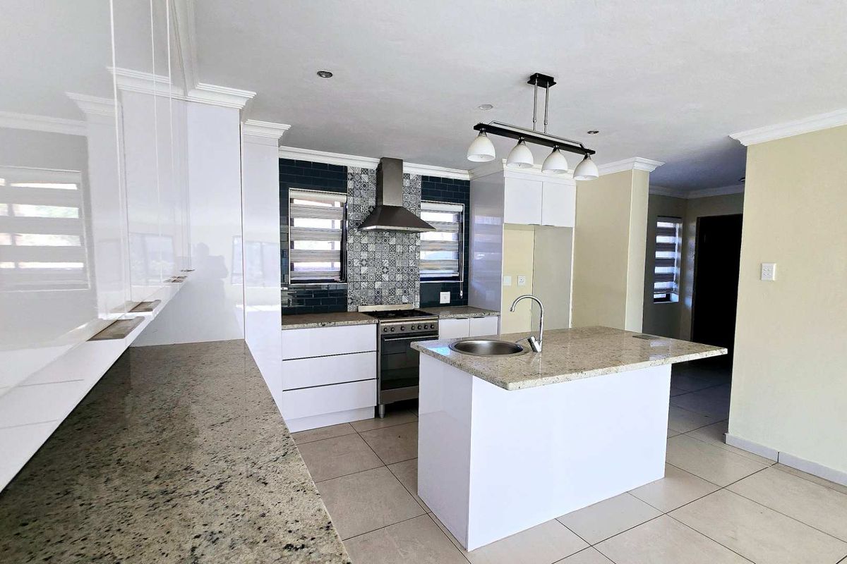 Stylish Freestanding Family Home in Secure Estate in Olympus - Photo 5