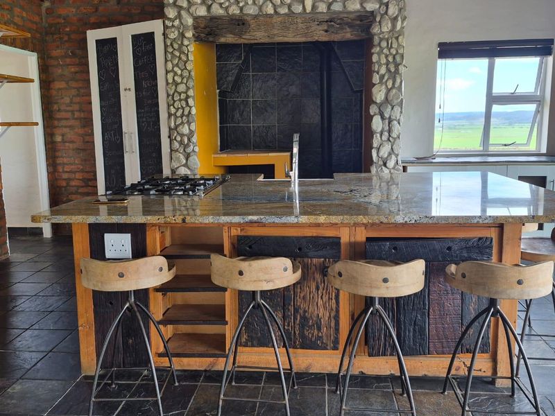 Exceptional Family Home in Reebok: A Perfect Blend of Rustic Charm and Contemporary Sophistication - Photo 5