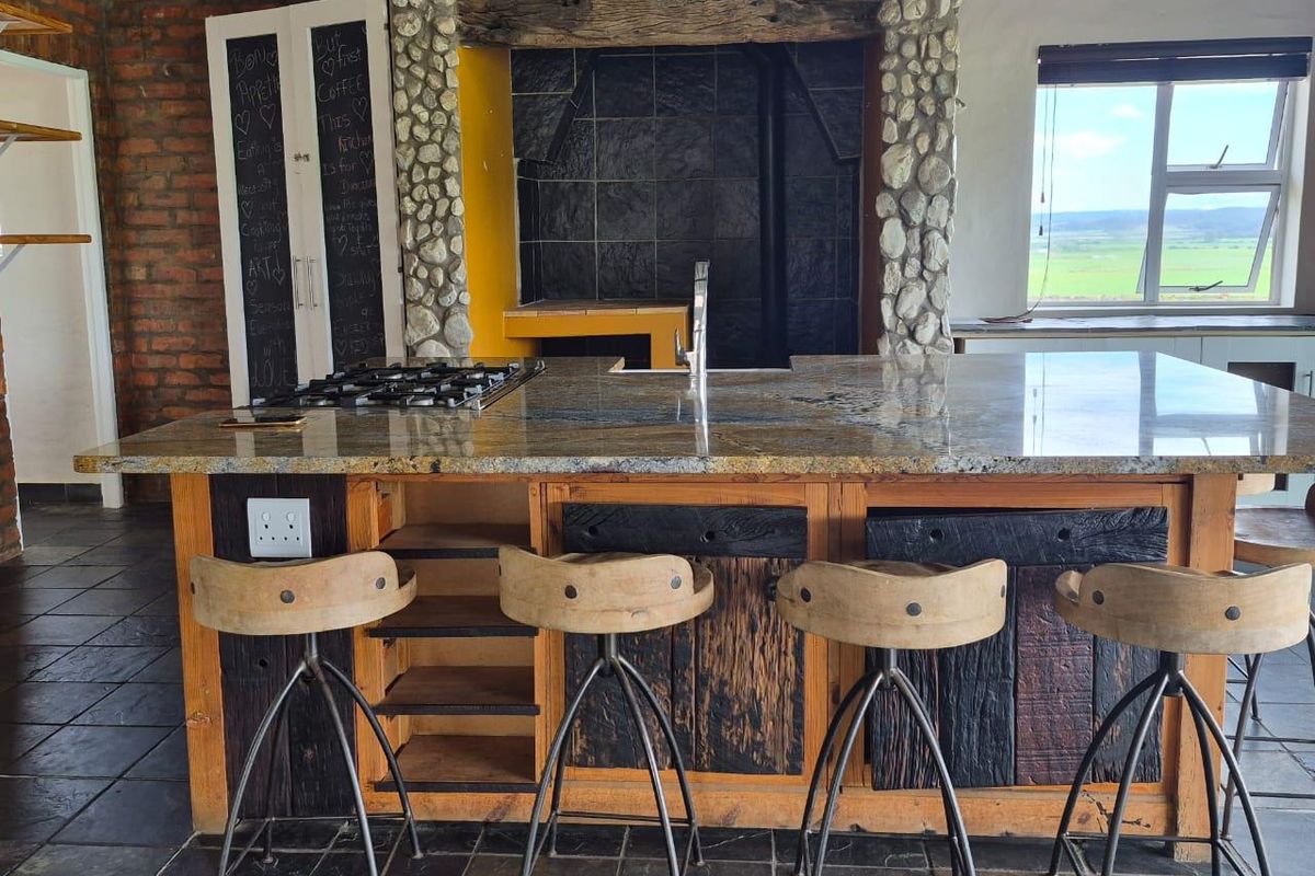 Exceptional Family Home in Reebok: A Perfect Blend of Rustic Charm and Contemporary Sophistication - Photo 5