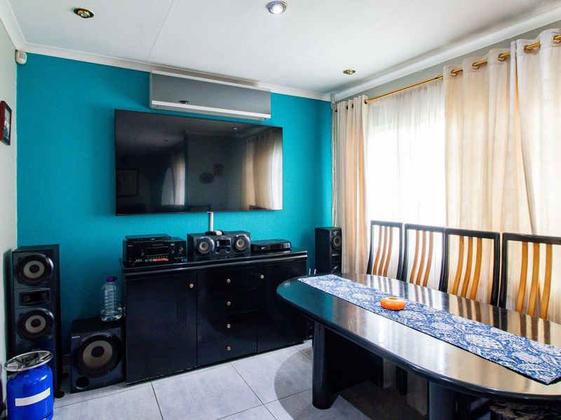 Cozy 4 Bedroom House For Sale. - Photo 9