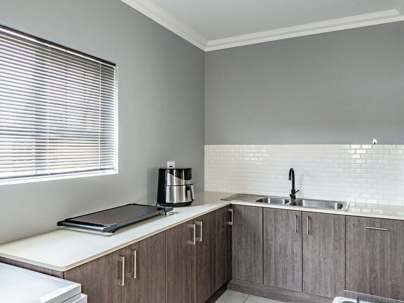 Full Title Retirement Living - Photo 8