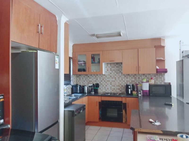 Garden Simplex Two Bedroom Two Bathroom Apartment For Sale - Photo 6