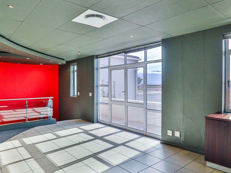 Premium First-Floor Office with Balcony & Panoramic Views – Steenberg Office Park, Westlake - Photo 9