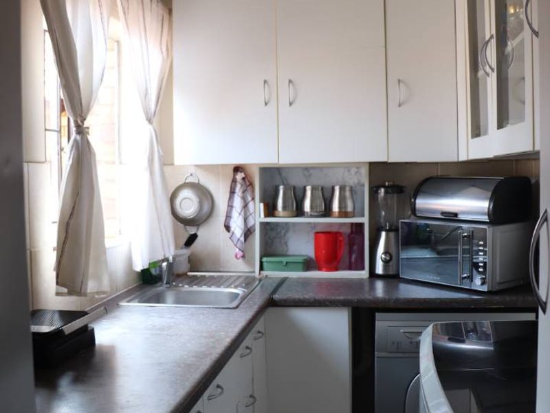 Townhouse for sale in Protea Glen Estates - Photo 3