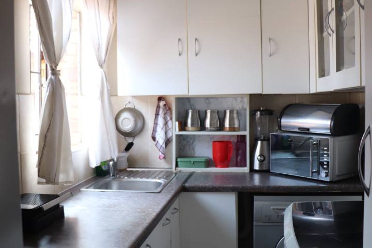 Townhouse for sale in Protea Glen Estates - Photo 3