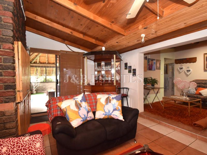 3-Bedroom House With Beautiful Lapa In Prime Area - Photo 7