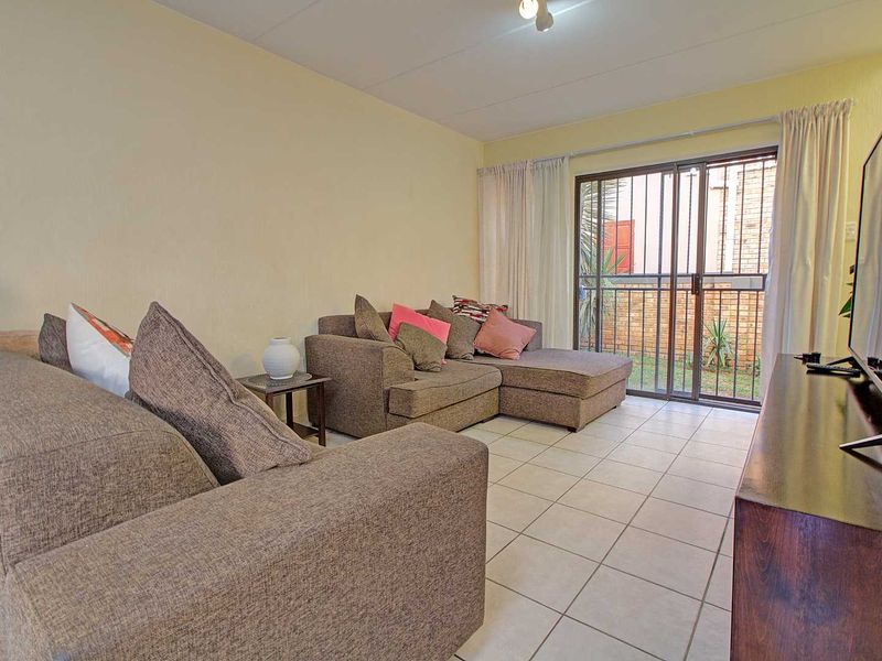 Convenience & Quality Living in Ideal Location! - Photo 7