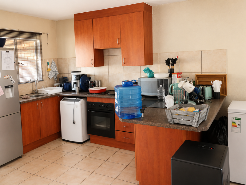 Spacious 2-Bedroom Apartment for Sale in Wilro Park, Roodepoort - Photo 7