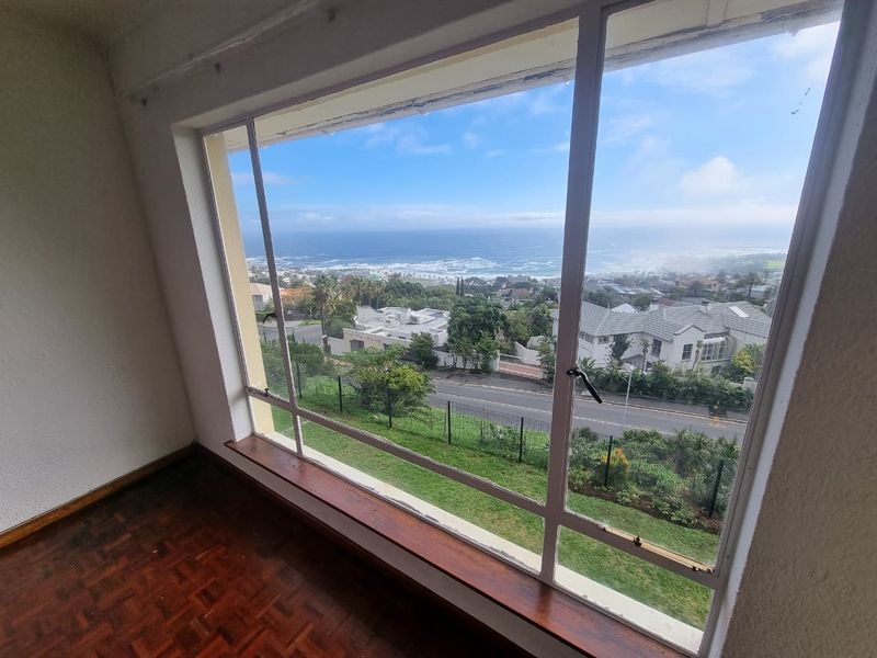 Newly Renovated Unfurnished 3-Bedroom Apartment To Rent in Camps Bay - Photo 3