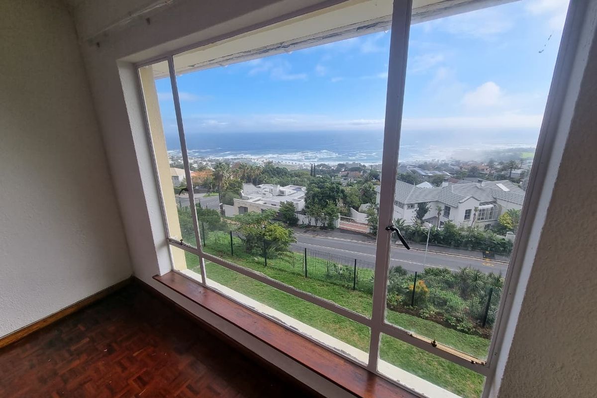 Newly Renovated Unfurnished 3-Bedroom Apartment To Rent in Camps Bay - Photo 3