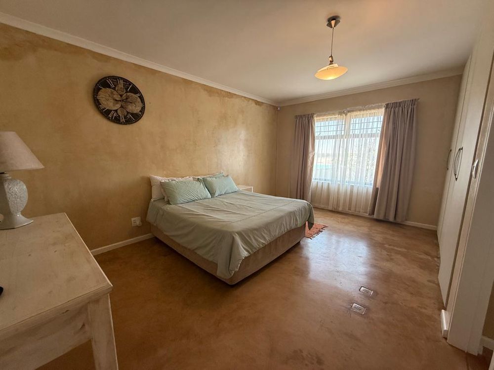 Bedroom 2 with en-suite bathroom