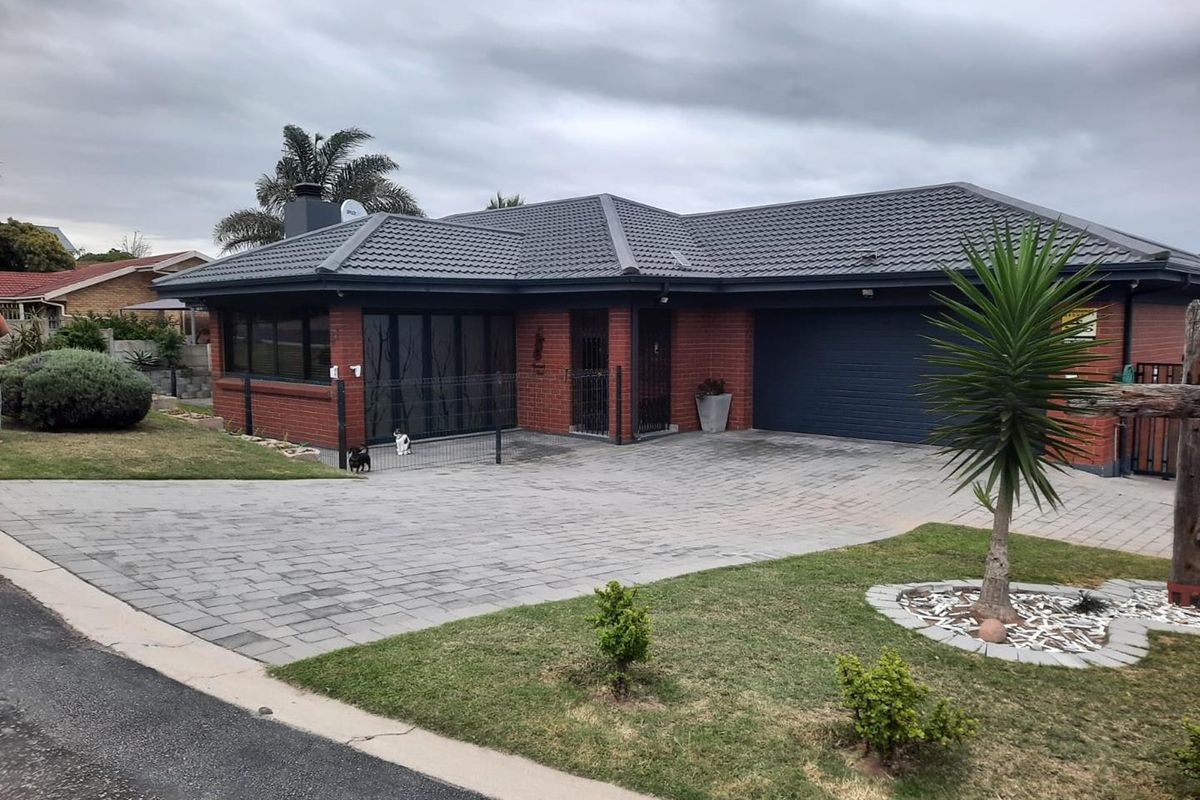 Modern Coastal Family Home with Solar, Indoor Braai Room and Practical Everyday Comfort in Tergniet - Photo 2