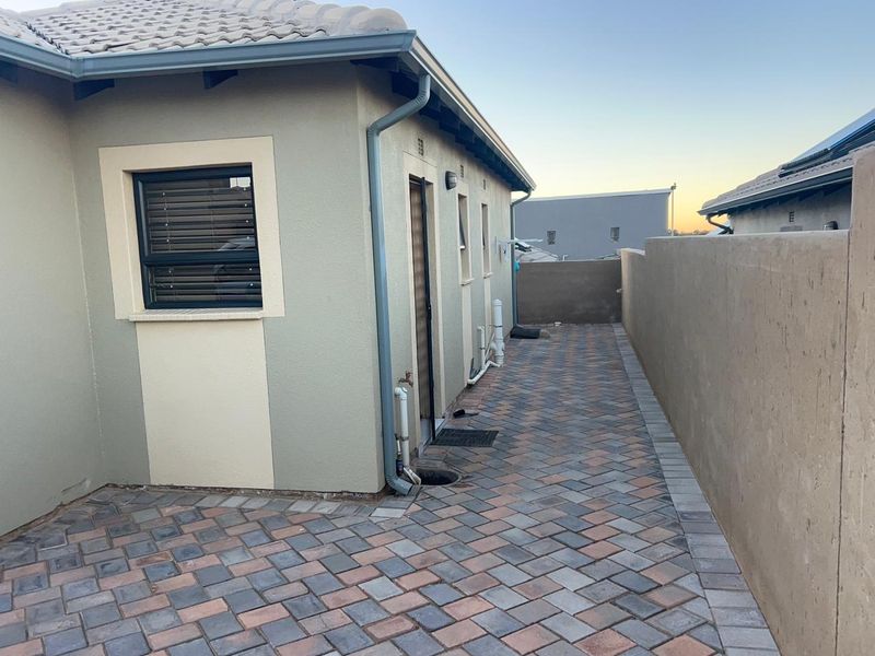 Clayville Ext 45 - R1 350 000 Family Home - Photo 3