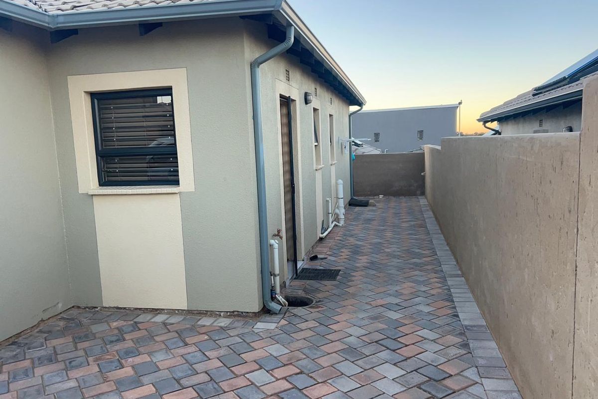 Clayville Ext 45 - R1 350 000 Family Home - Photo 3