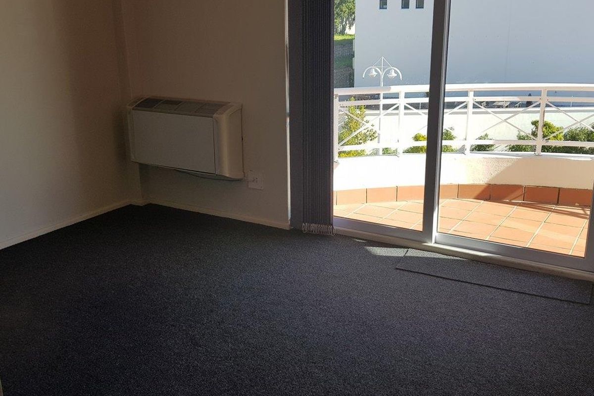 Light and Bright First Floor Office - Photo 2