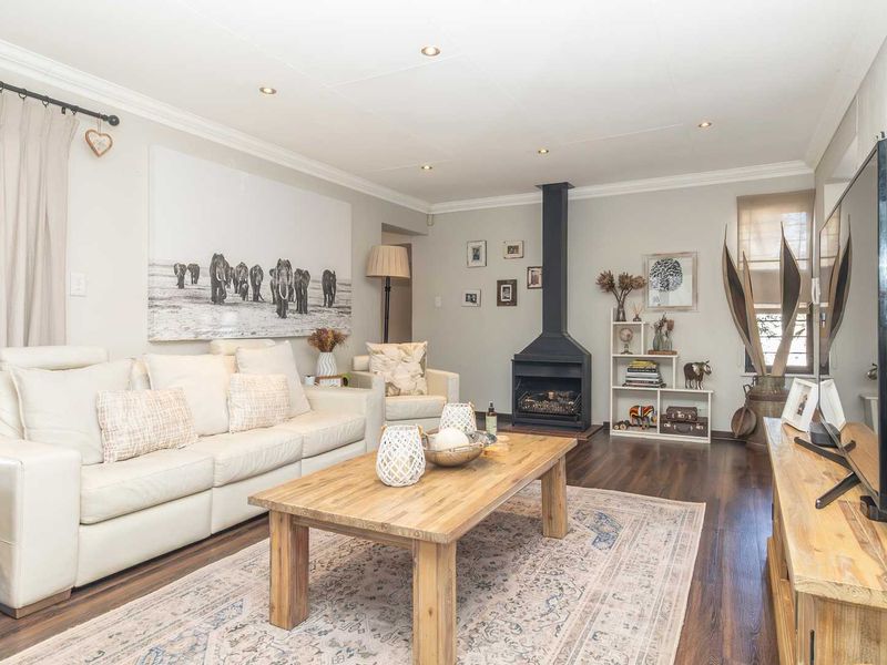 Lovely Spacious 4 Bedroom Family Home - Photo 7