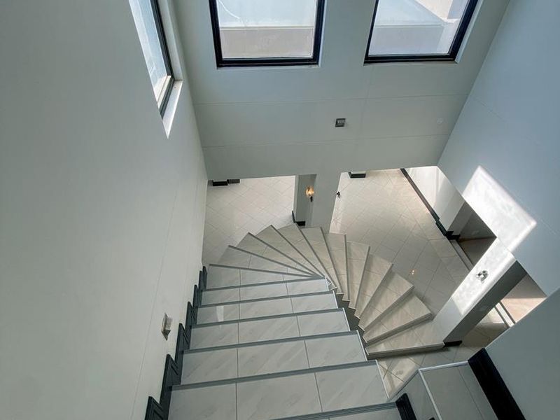 6 Bedroom House for Sale in Hage Heights - Photo 8