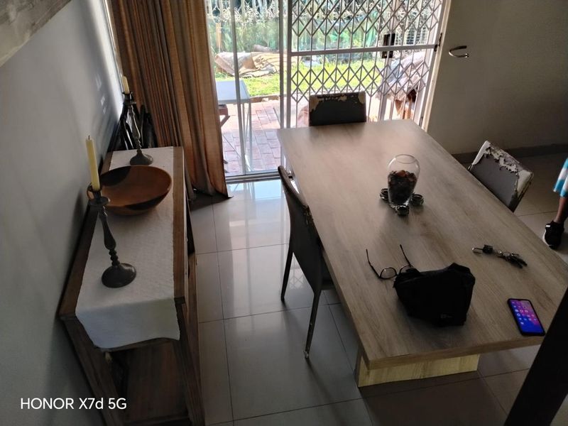 3 bedroom duplex, with small garden - Photo 4