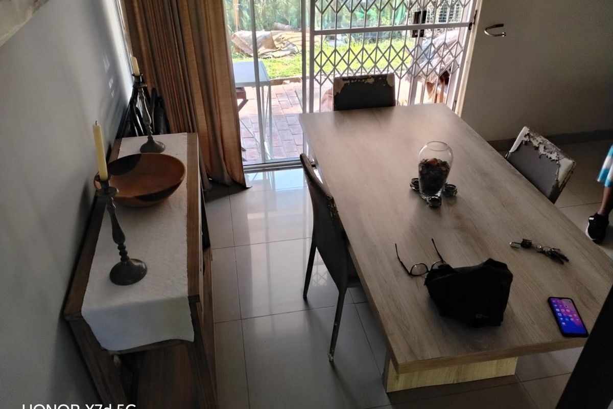 3 bedroom duplex, with small garden - Photo 4