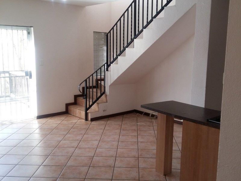 Modern 2-Bedroom Duplex Townhouse in La Montagne - Photo 3