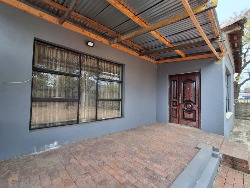 Three bedrooms house for sale in Pretoria West - Photo 2