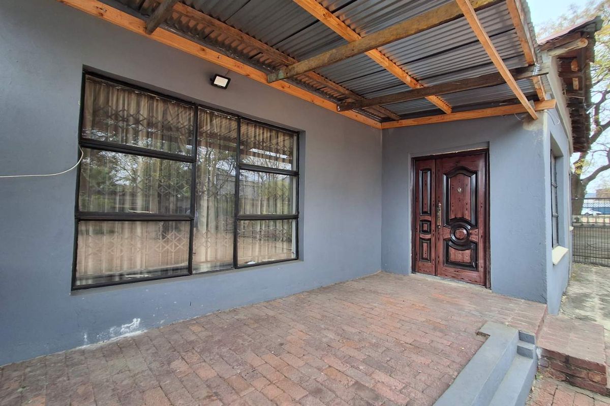 Three bedrooms house for sale in Pretoria West - Photo 2