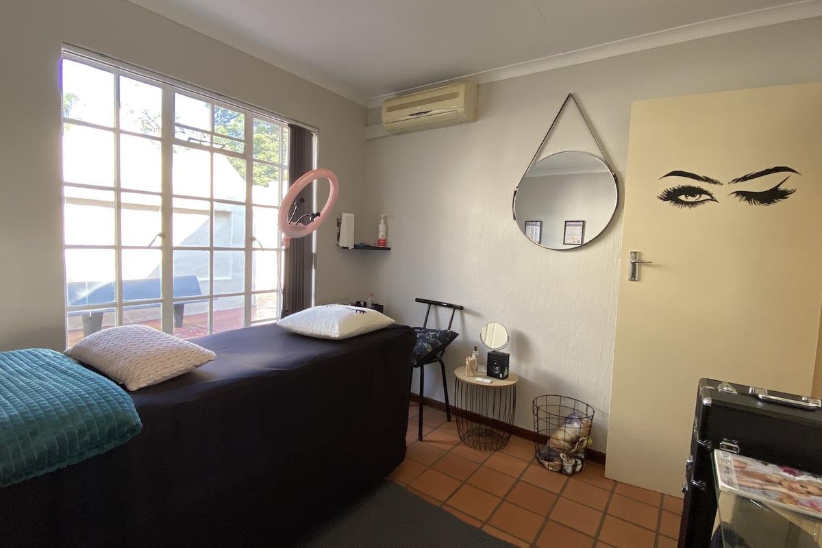 SINGLE OFFICE SPACE TO RENT - Photo 4