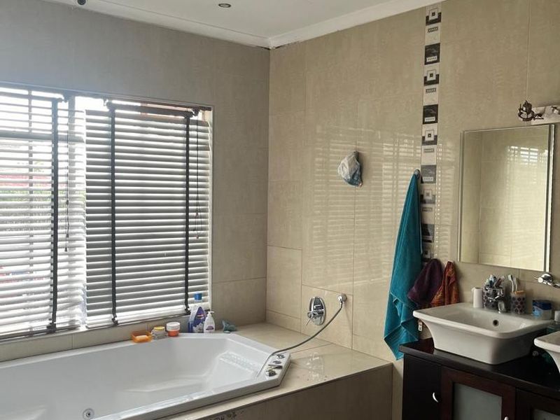 3-Bedroom House For Sale - Photo 7