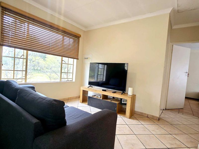First Floor Apartment in a Security Complex - Photo 6