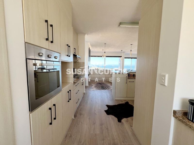Live by the Sea: Modern Penthouse with Ample Living Space - Photo 9