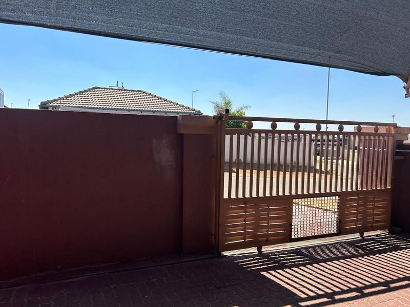 Clayville R 850 000 Home for Sale ! - Photo 3