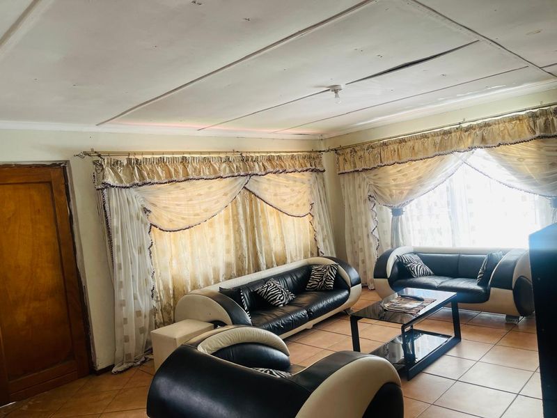 2 Bedroom House for Sale - Photo 5