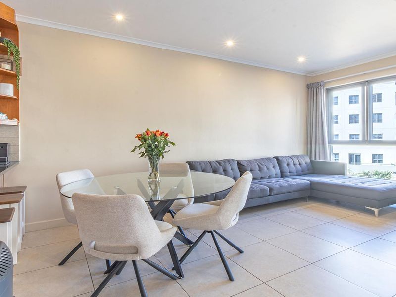 New Listing: Luxury Apartment in Prime Location! - Photo 8