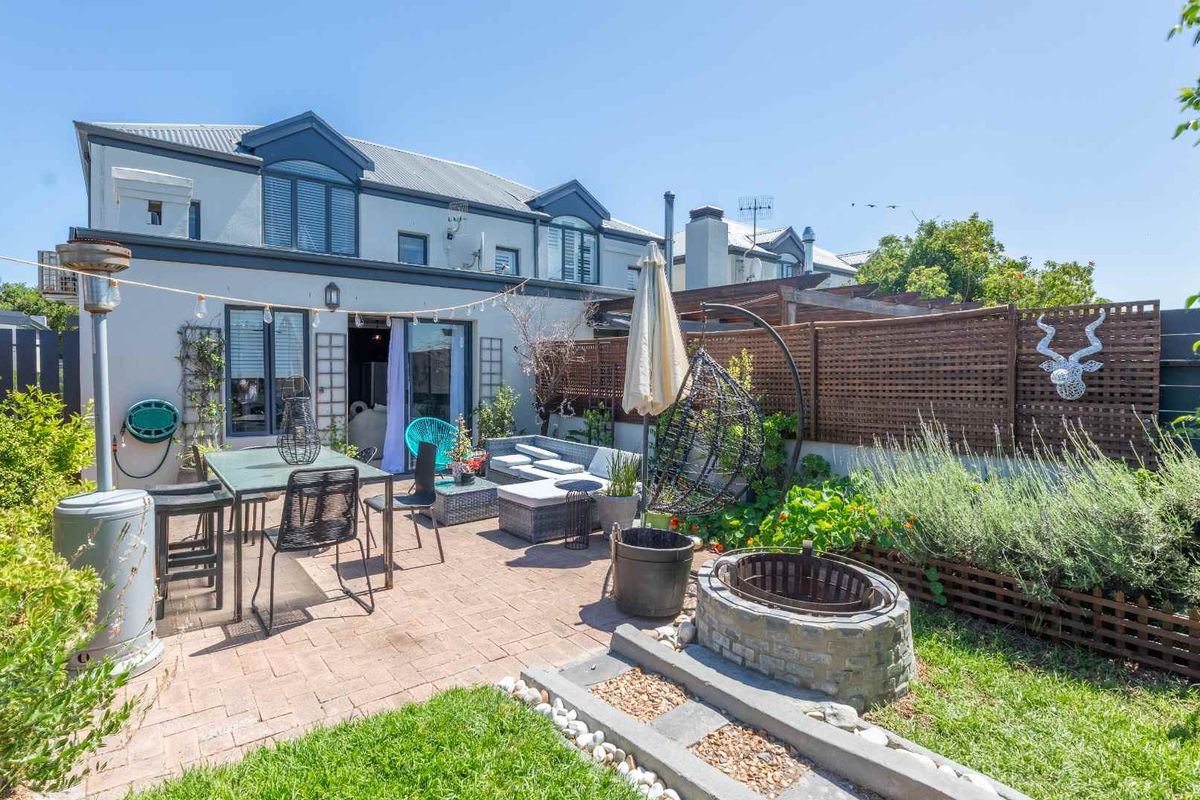 Duplex with a View - Photo 4