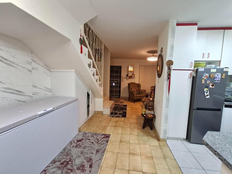 Welcome to your dream home nestled in the heart of Reservoir Hills, Durban. - Photo 5