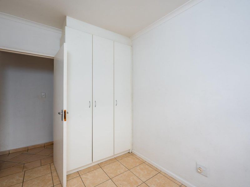 Beautiful & Secure 2-Bedroom Apartment (2 Units available) - Photo 10