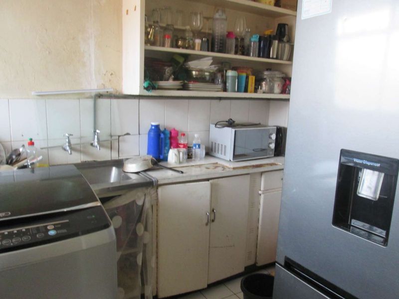 A BEAUTIFUL NEAT AND CLEAN [2.5] TWO AND HALF BEDROOMS APARTMENT FOR SALE IN MUCKLEUK. - Photo 4